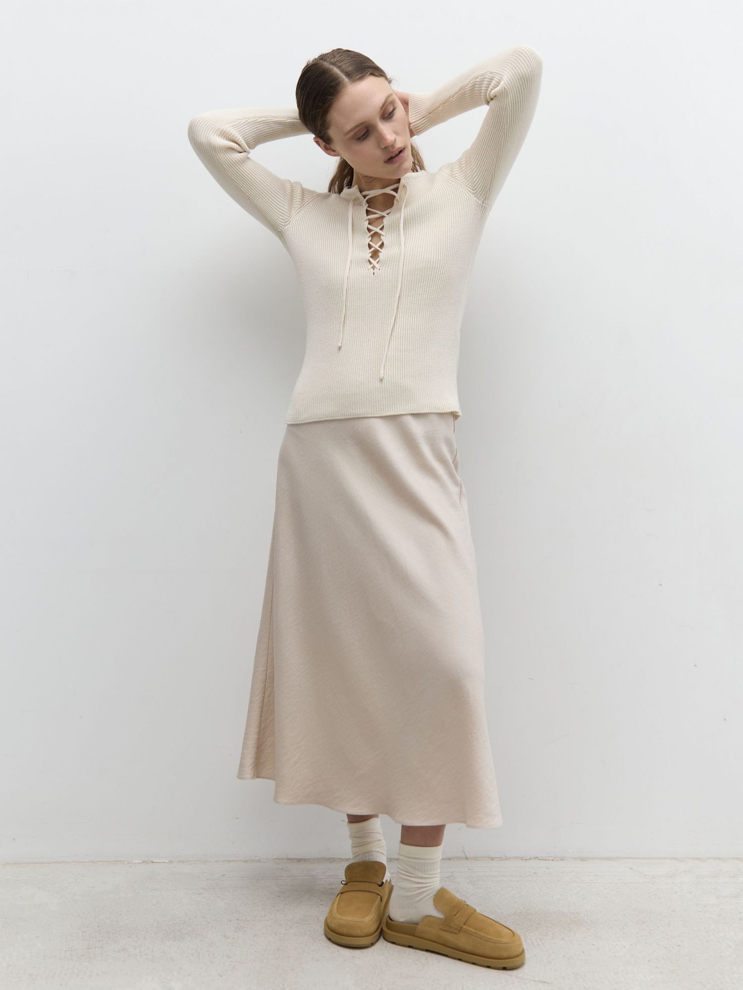 Джемпер со шнуровкой из хлопка светло-бежевый - фото 5. Around