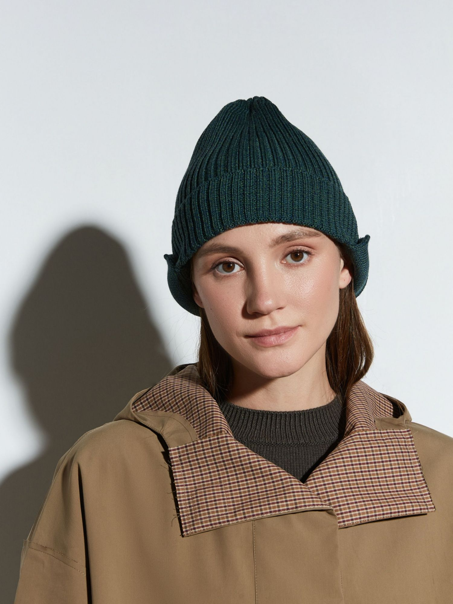 Шапка с ушками из мериноса синий/зеленый меланж - фото 4. Around