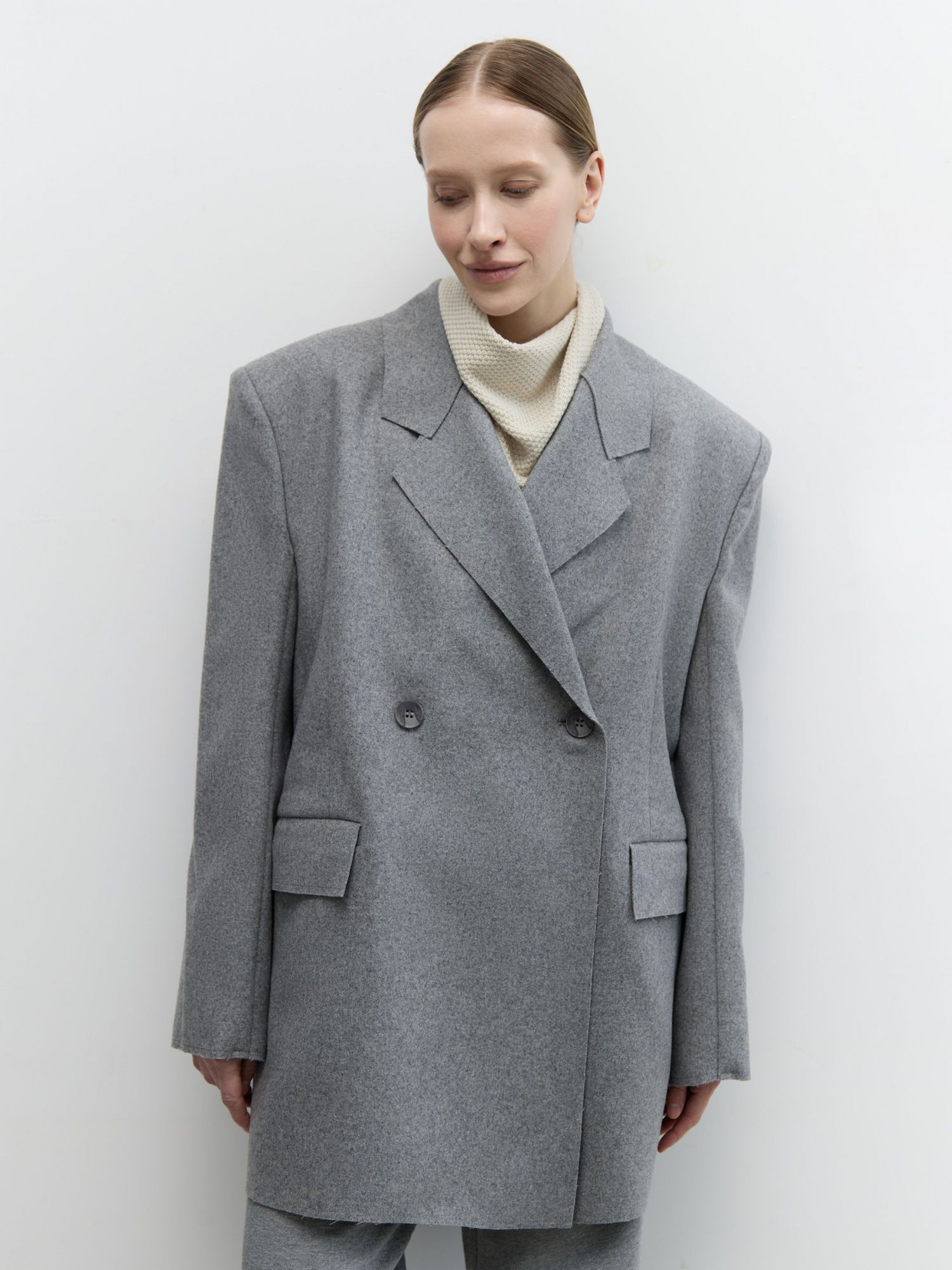 Жакет-пальто из итальянской шерсти серый - фото 2. Around