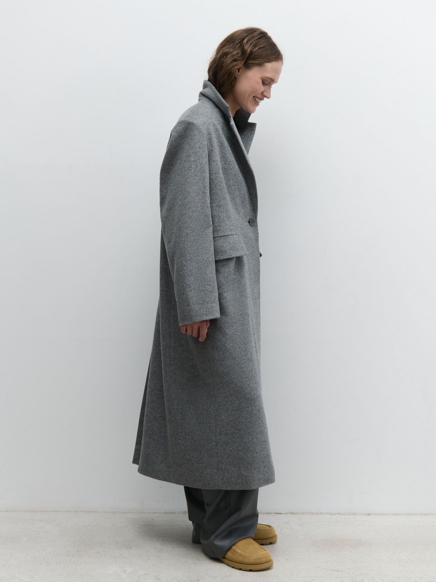 Пальто строгое из шерсти серый - фото 8. Around