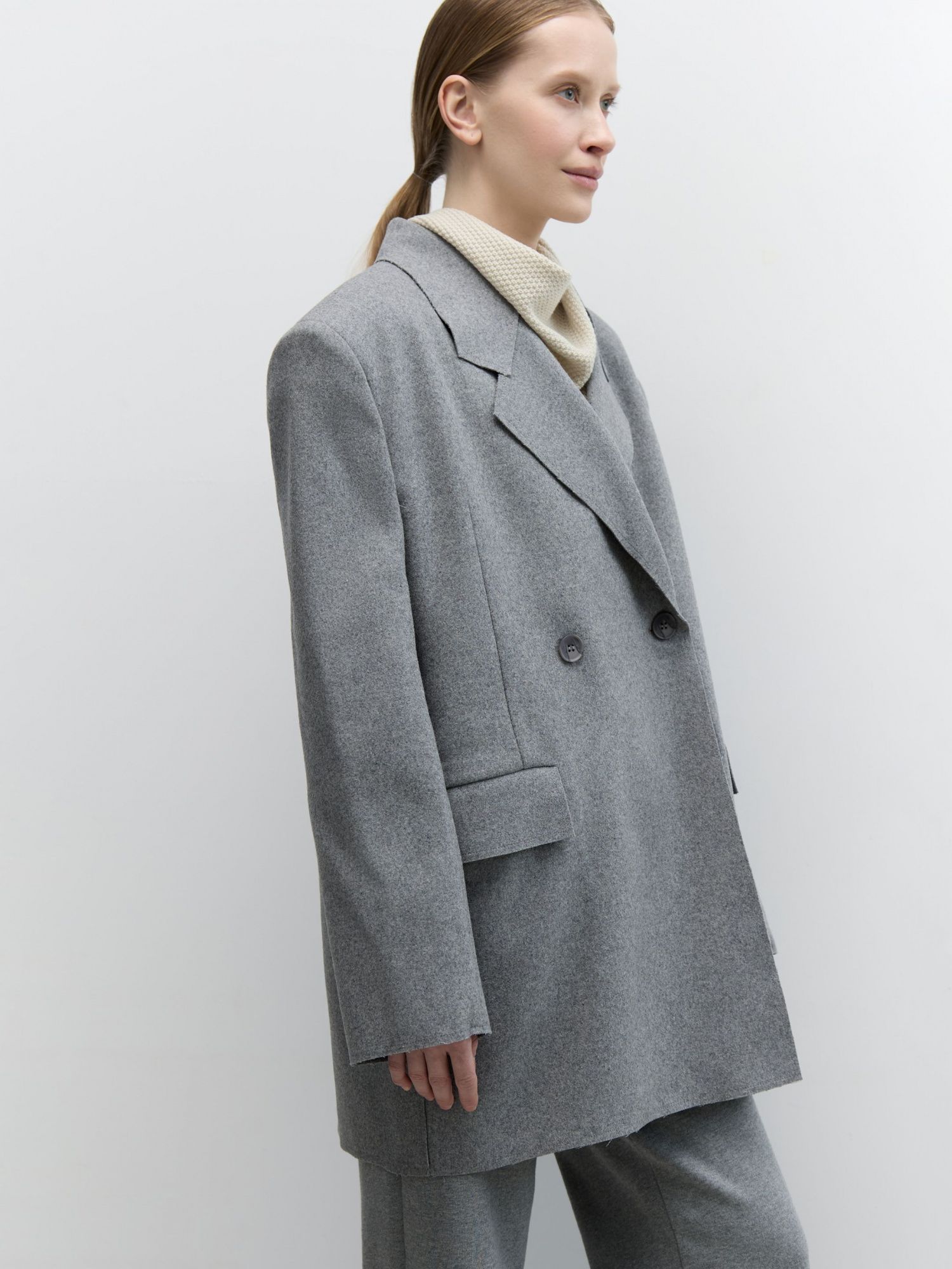 Жакет-пальто из итальянской шерсти серый - фото 4. Around