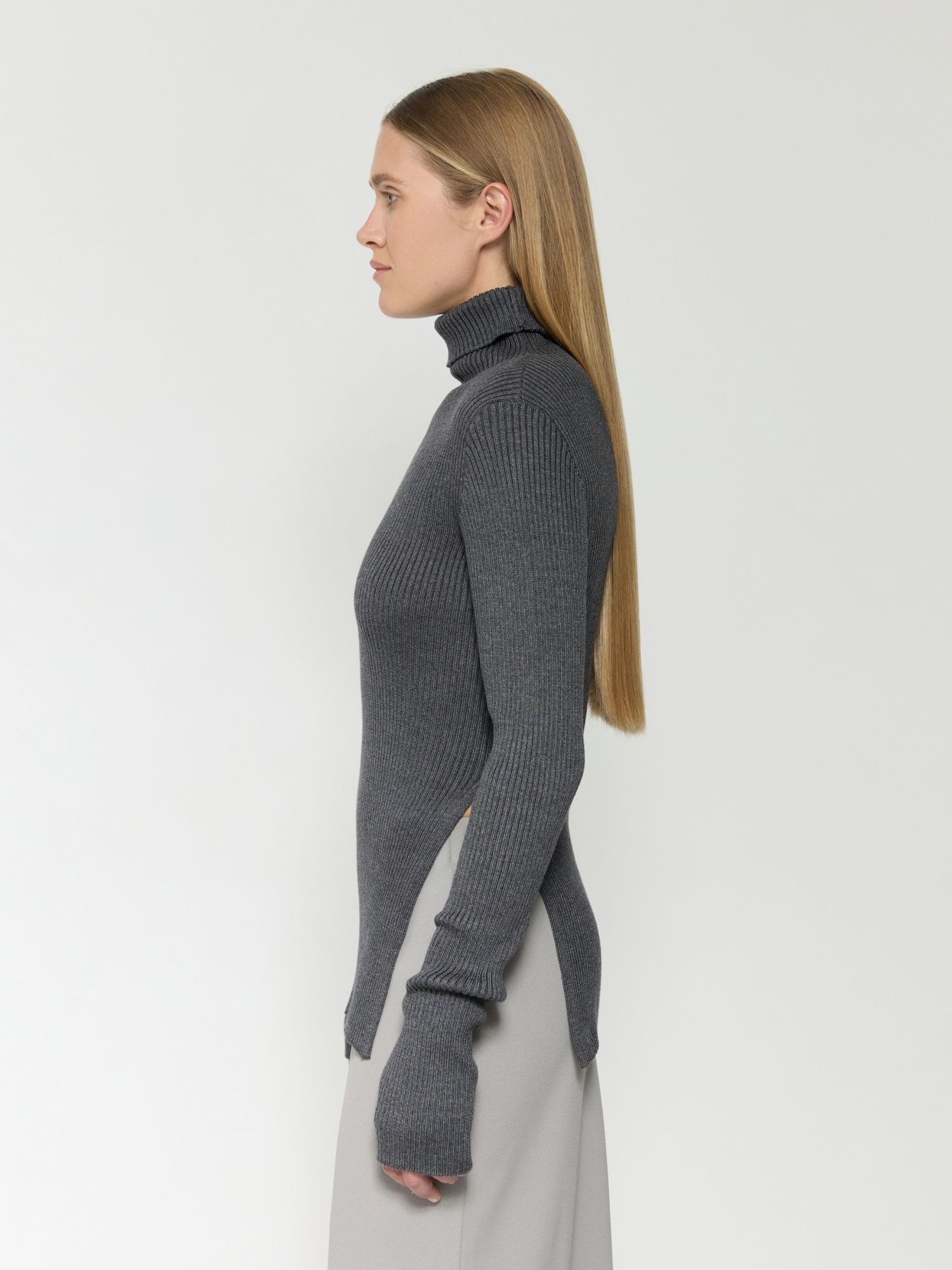 Водолазка с разрезом из хлопка графит - фото 4. Around