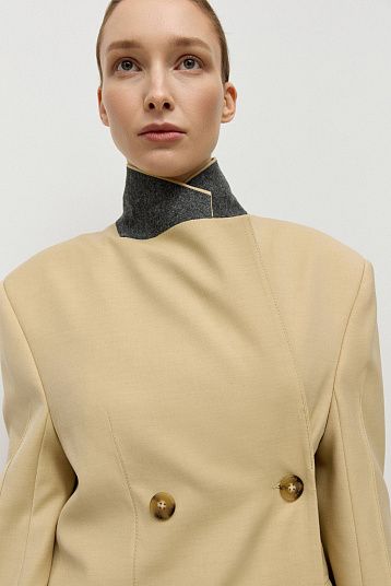 Жакет двубортный