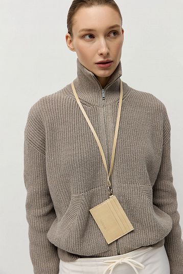 Картхолдер со съемным ремешком из кожи песочный