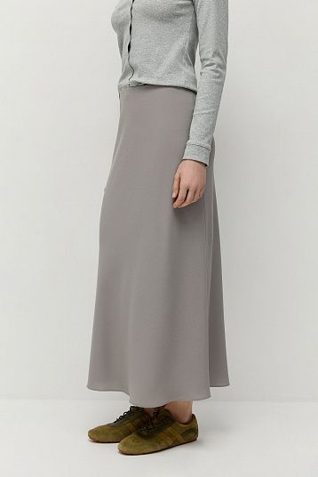 Силуэтная юбка из итальянского крепа серый