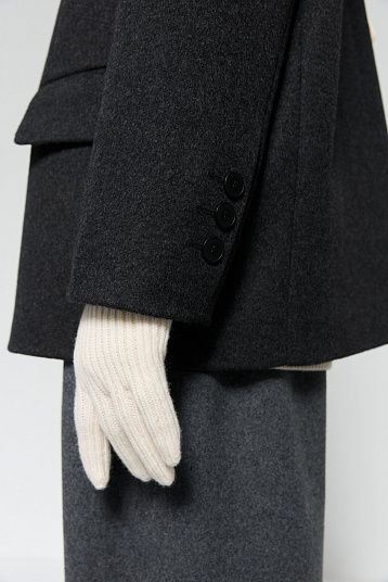 Перчатки в рубчик из объемной шерсти сливочный