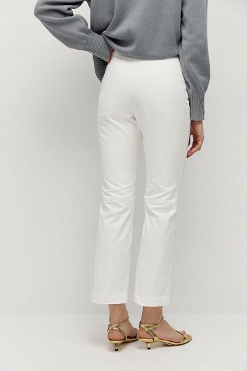 Брюки укороченные из итальянской джинсы молочный