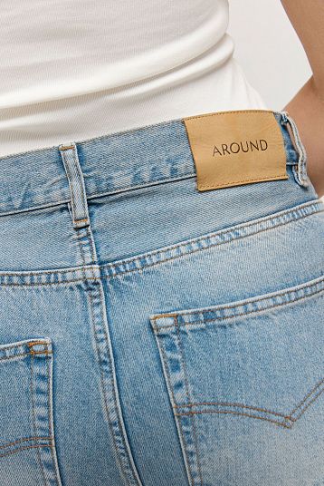 Джинсы прямые на пуговицах