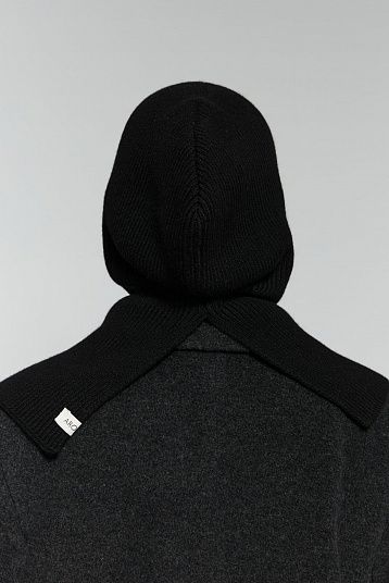 Капор из объемной шерсти  черный