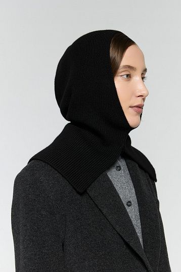 Капор из объемной шерсти  черный