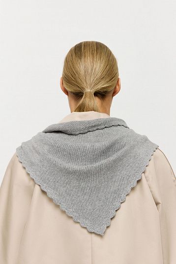 Косынка с фигурным краем