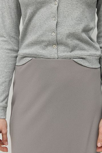Силуэтная юбка из итальянского крепа серый