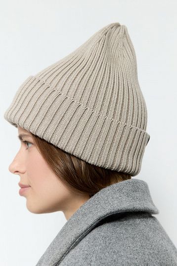 Шапка из мериноса уплотненная песок