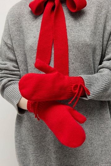 Варежки с бантиками из шерсти