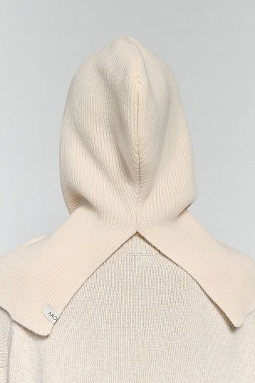 Капор из объемной шерсти  сливочный