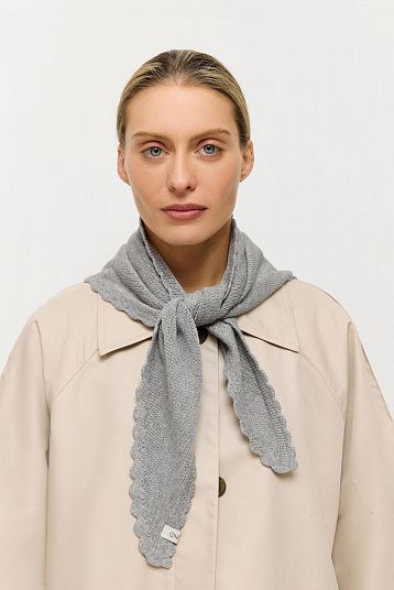 Косынка с фигурным краем