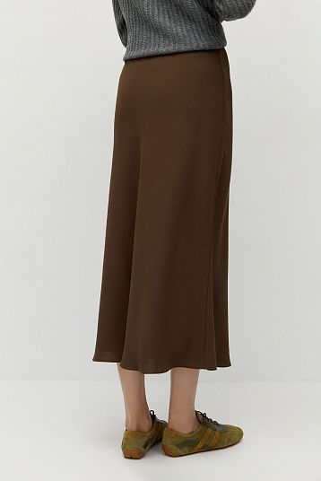 Силуэтная юбка из итальянского крепа табак