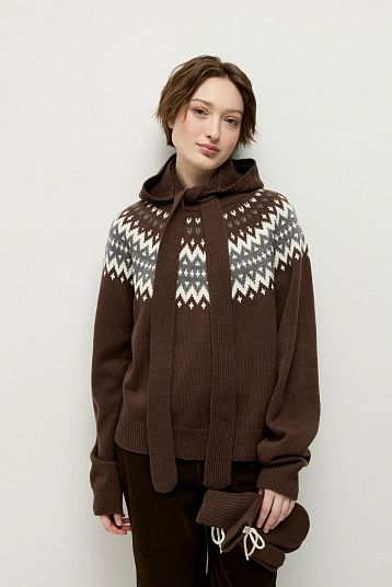 Капор с длинными завязками