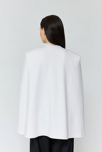 Жакет-кейп из букле молочный