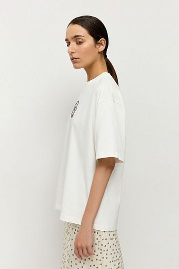 Футболка с ручной вышивкой