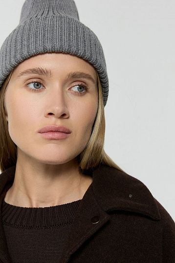 Шапка из мериноса уплотненная серый