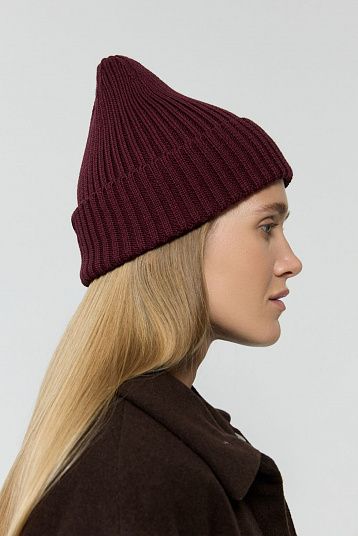 Шапка из мериноса уплотненная винный