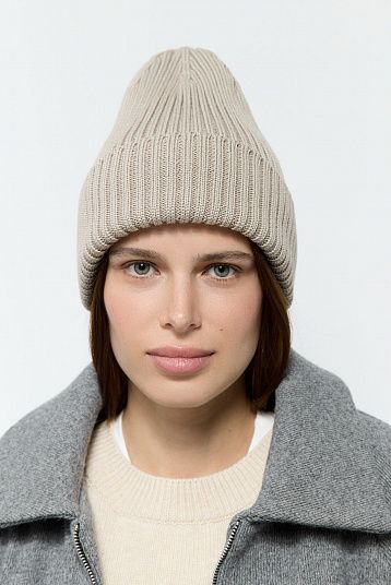 Шапка из мериноса уплотненная песок