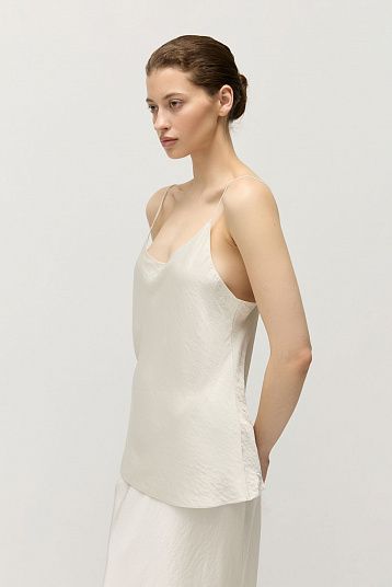 Топ на тонких бретелях