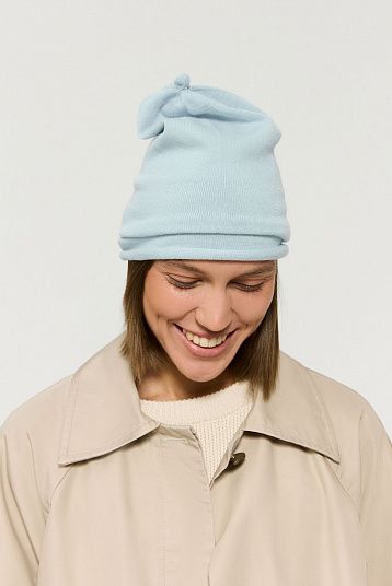 Шапка с узелком голубой