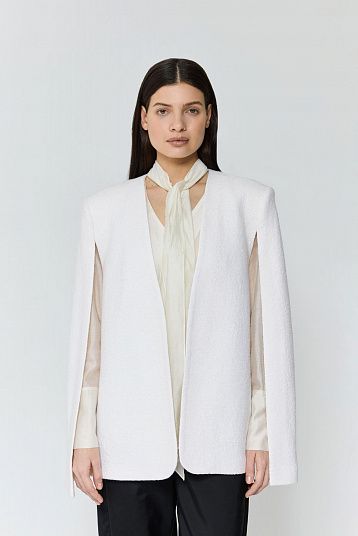 Жакет-кейп из букле молочный