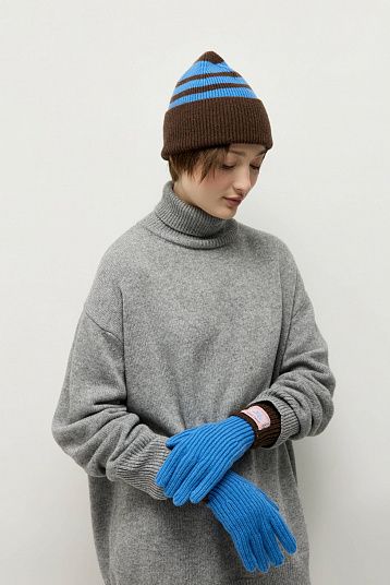 Шапка в рубчик из объемной шерсти