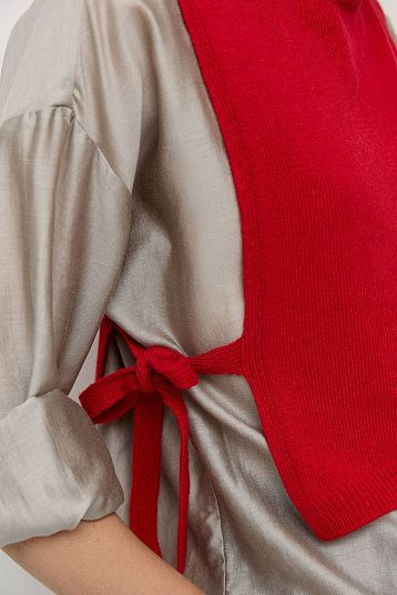 Манишка из смесового кашемира с завязками красный