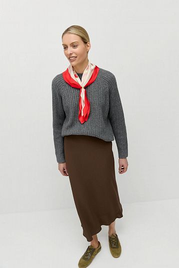 Силуэтная юбка из итальянского крепа табак