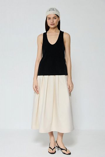 Майка с глубоким вырезом черный