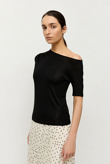 Футболка асимметричная