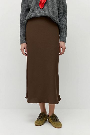 Силуэтная юбка из итальянского крепа табак