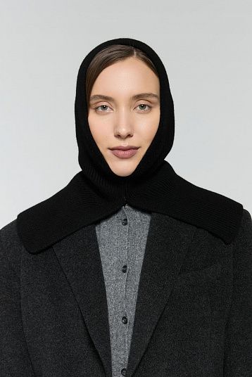 Капор из объемной шерсти  черный