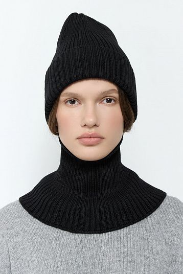 Шапка из мериноса уплотненная черный