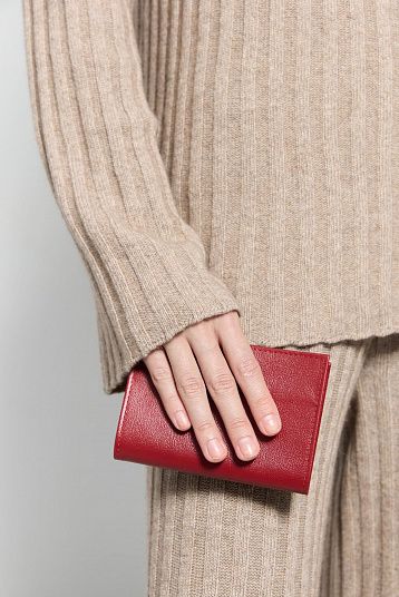 Обложка для паспорта из кожи красный